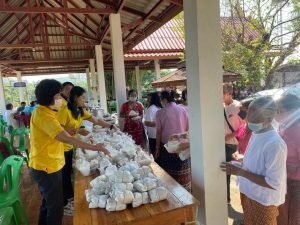 กฟผ.แม่เมาะ ร่วมพิธีทอดกฐินสามัคคีวัดกรวกเพื่อ สร้างความสัมพันธ์อันดีกับชุมชน