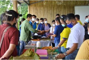 กฟผ.แม่เมาะ ให้การต้อนรับชุมชนขอบเขตเขื่อนฯ กฟผ. เข้าแลกเปลี่ยนองค์ความรู้การนำวัสดุธรรมชาติมาประยุกต์ใช้สร้างรายได้และอาชีพ