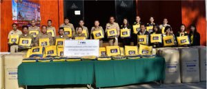 กฟผ.แม่เมาะร่วมใจต้านภัยหนาว ส่งมอบผ้าห่ม กฟผ. แก่ชุมชนอำเภอแม่เมาะ